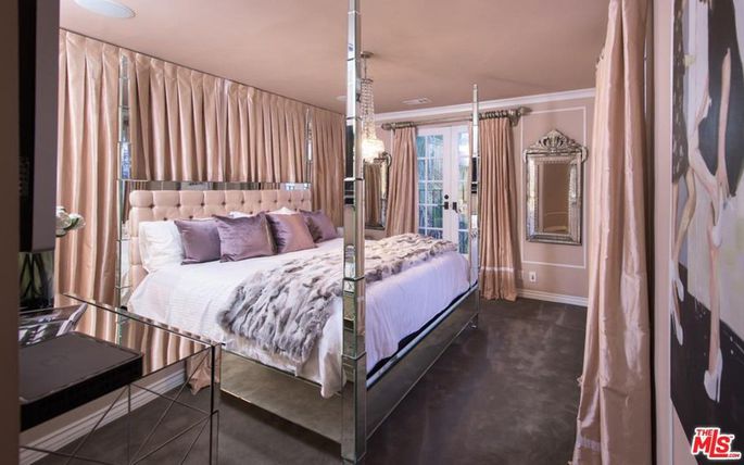 La famosa mansión en donde París Hilton montaba sus fiestas vuelve a